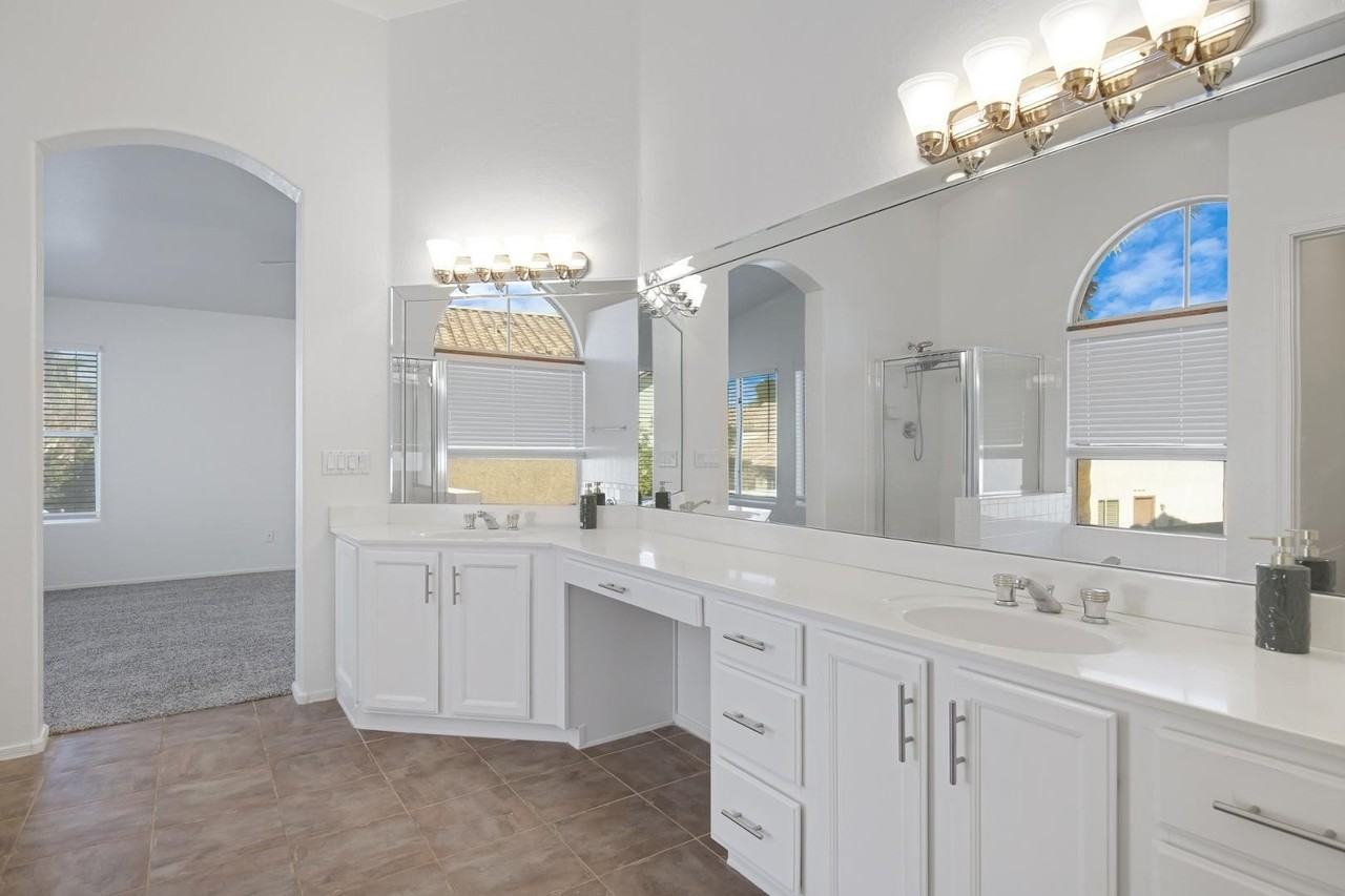 1248 E Briarwood Ter - Photo 4 of 10