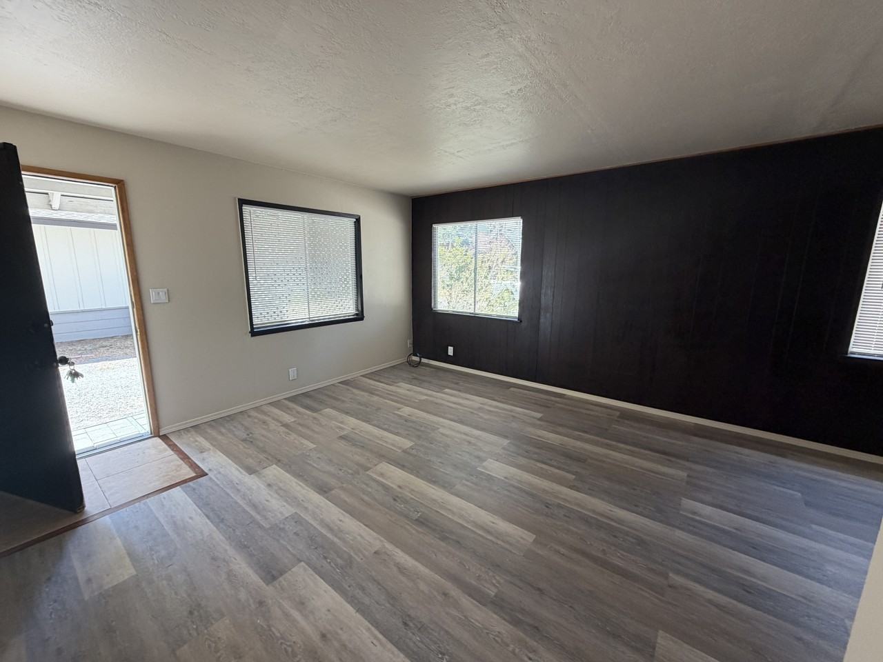 2582 Pinter Avenue - Photo 4 of 13