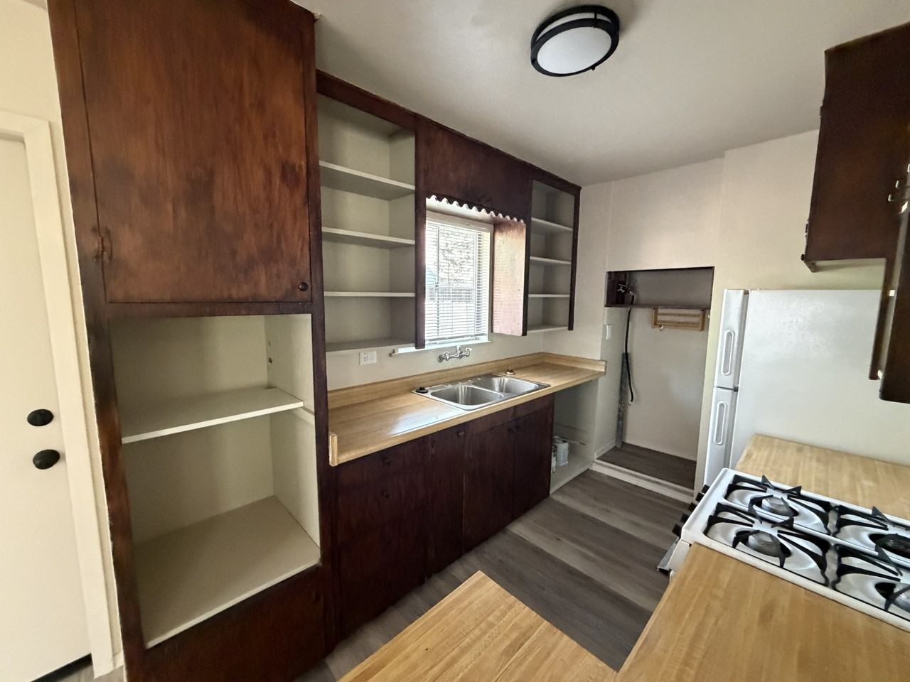 2582 Pinter Avenue - Photo 6 of 13