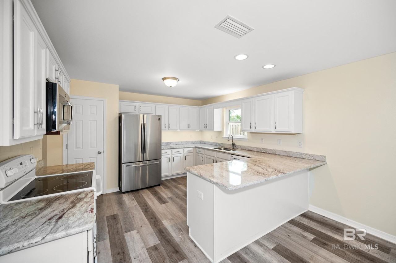 25930 Overton Dr - Photo 3 of 21