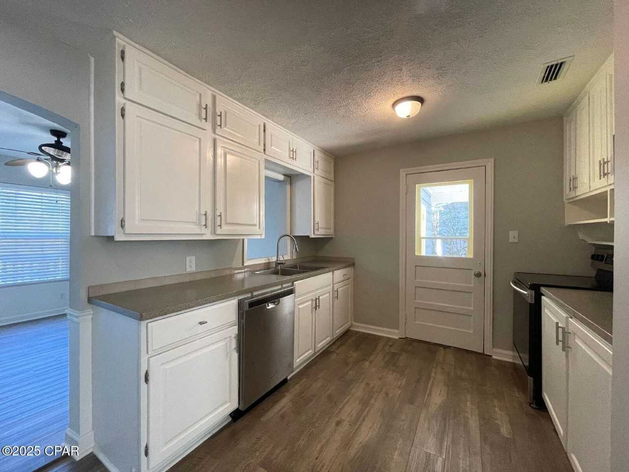 1010 W 12th Ct - Photo 6 of 18