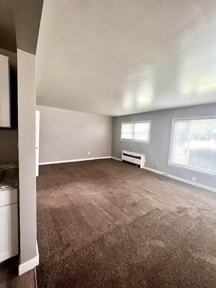 14924 Tireman Avenue - Photo 4 of 10