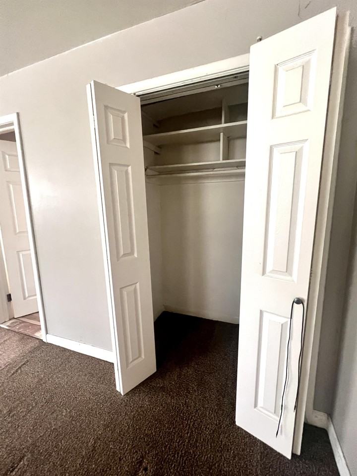 14924 Tireman Avenue - Photo 6 of 10
