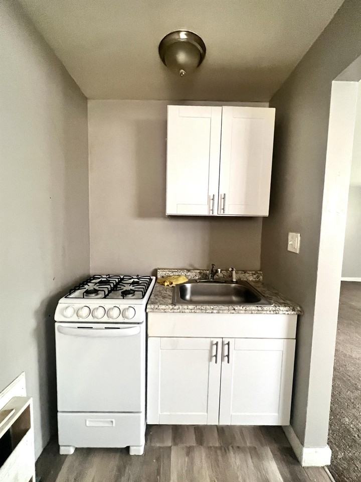 14924 Tireman Avenue - Photo 7 of 10