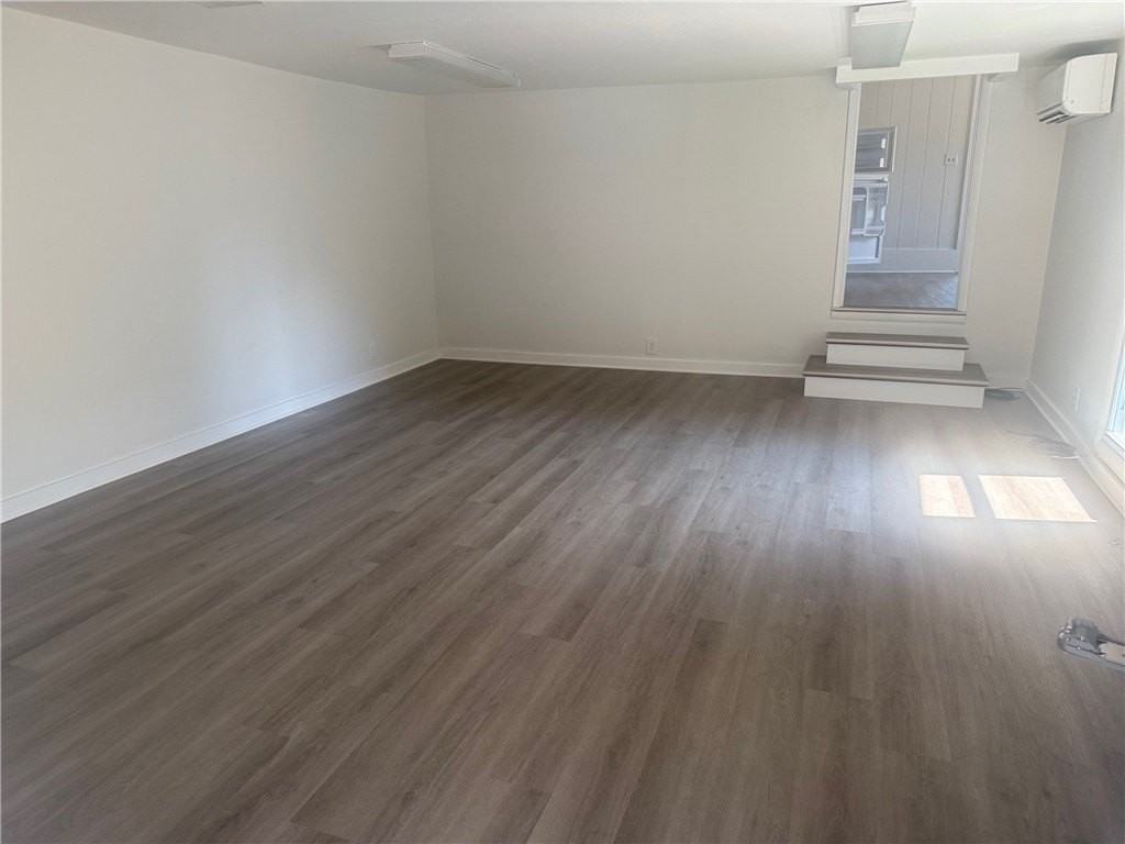 221 S Franklin St - Photo 2 of 11