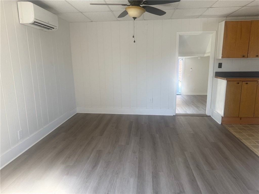 221 S Franklin St - Photo 5 of 11