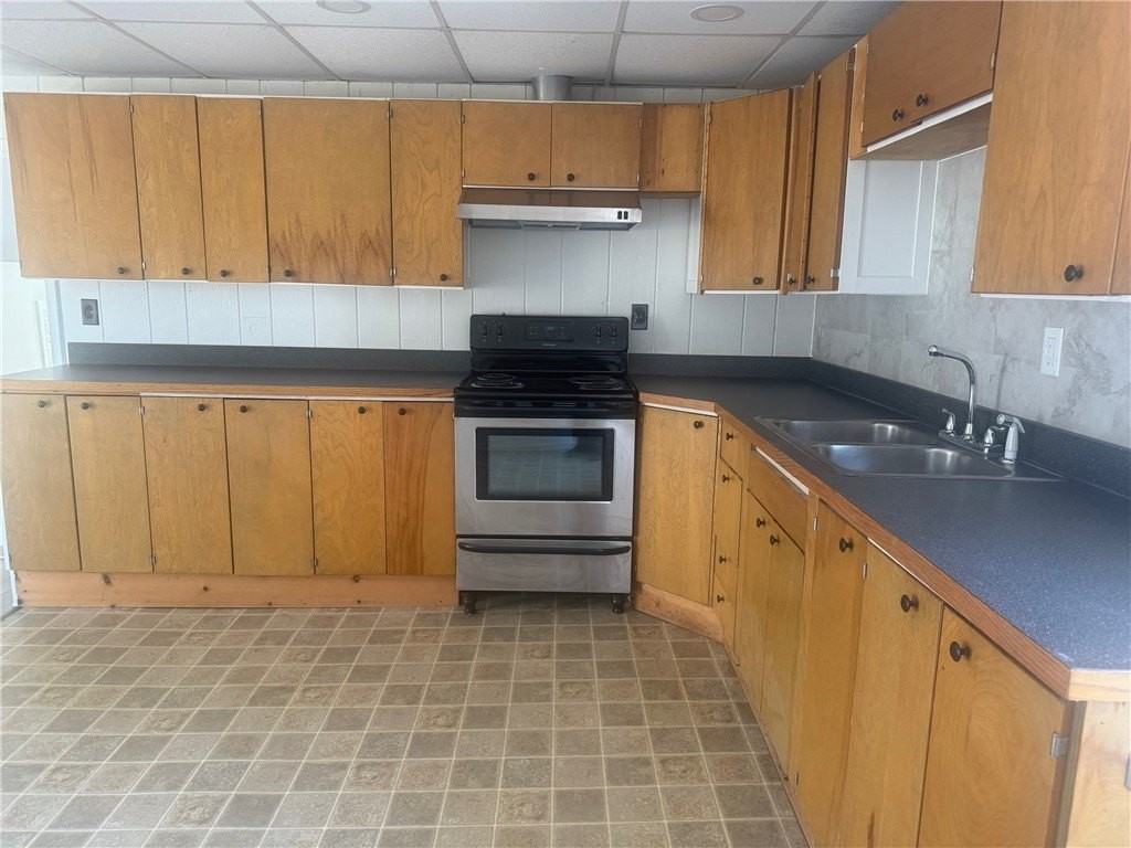 221 S Franklin St - Photo 6 of 11