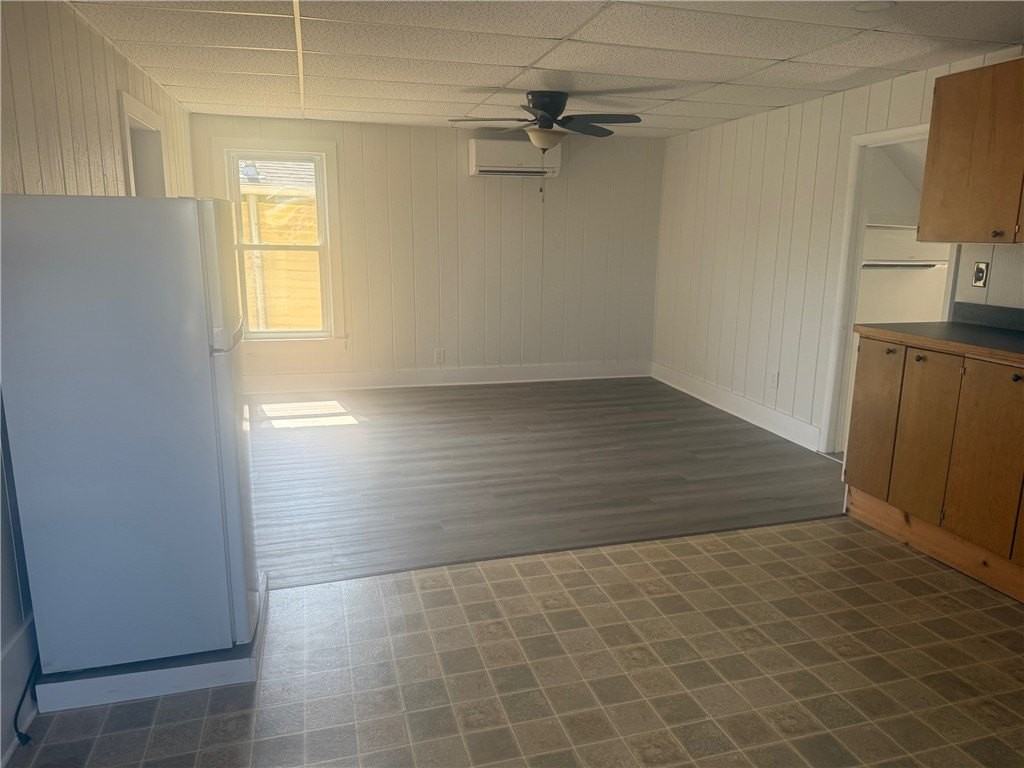 221 S Franklin St - Photo 7 of 11