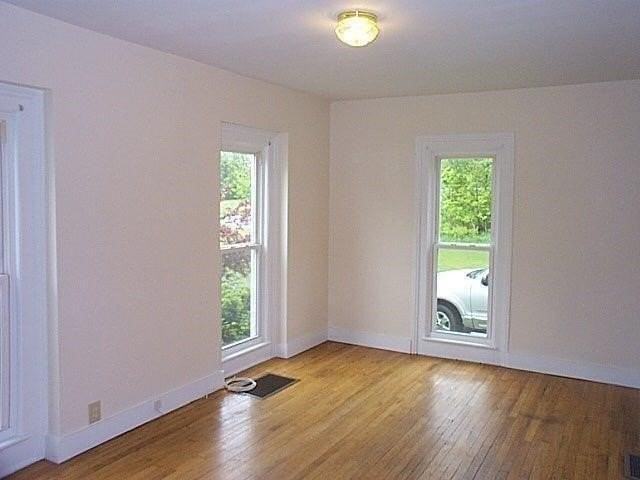 609 Stony Point Rd - Photo 5 of 16