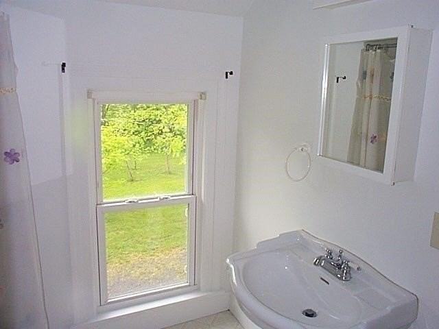 609 Stony Point Rd - Photo 6 of 16