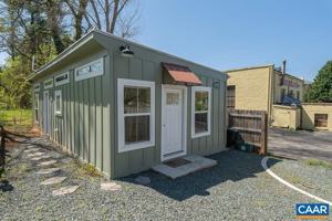 featured image of 1403 Burgess Ln #B