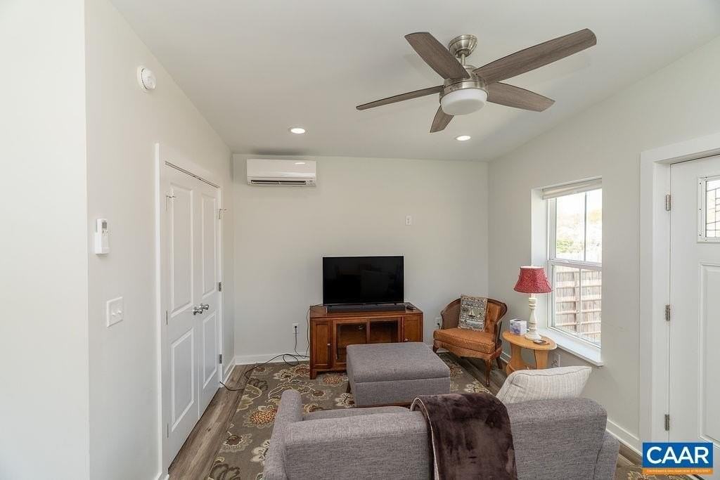 1403 Burgess Ln #B - Photo 4 of 36