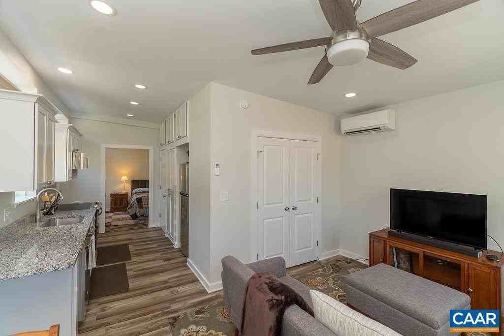 1403 Burgess Ln #B - Photo 7 of 36