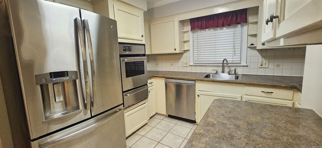 7302 Woodside Ln - Photo 2 of 20