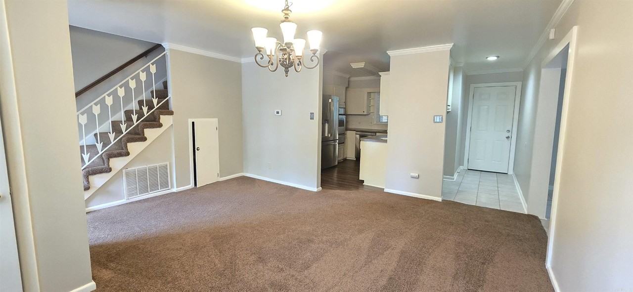 7302 Woodside Ln - Photo 4 of 20