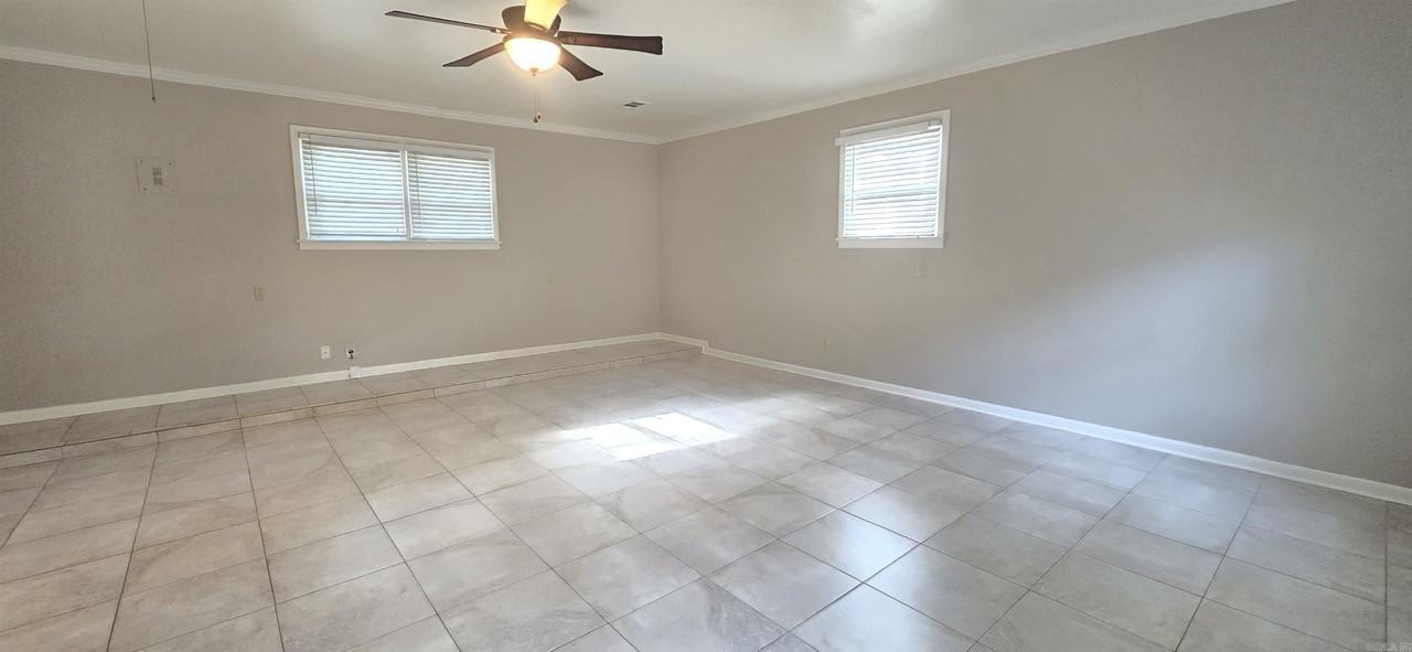 7302 Woodside Ln - Photo 6 of 20