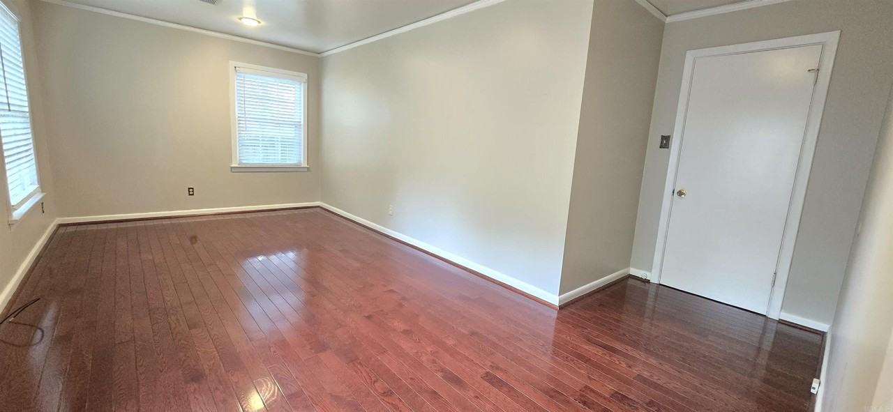 7302 Woodside Ln - Photo 7 of 20