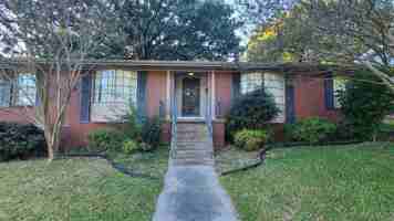 featured image of 1304 Biscayne Dr