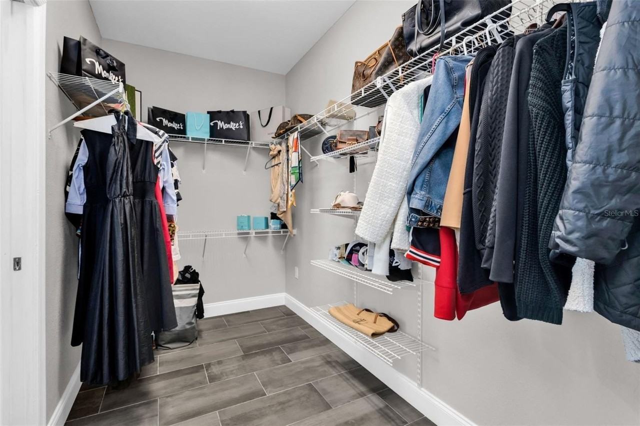 276 Lewis Cir - Photo 2 of 26