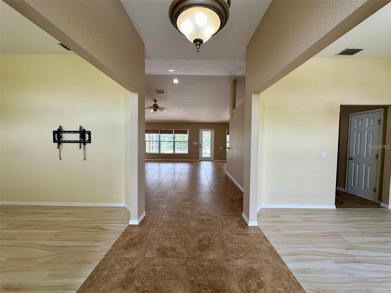 271 Campinas St - Photo 5 of 33