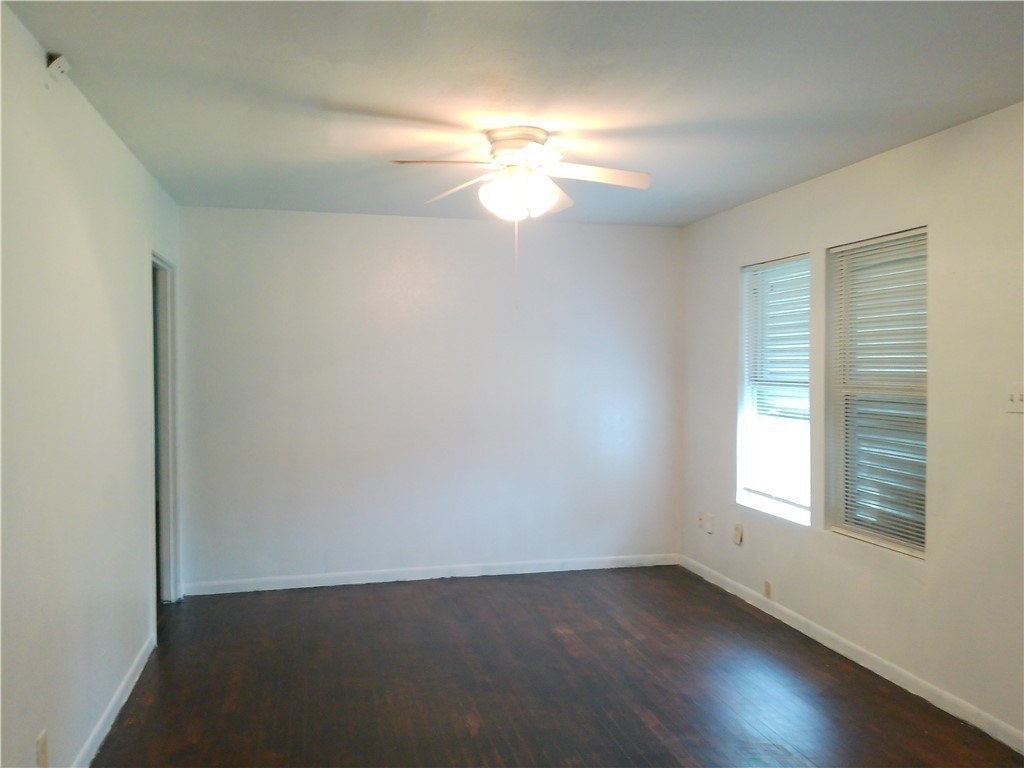 4326 Vestal St - Photo 3 of 13