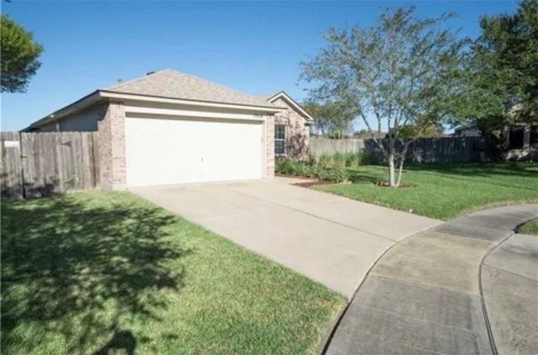 7910 Labrador Dr - Photo 4 of 36