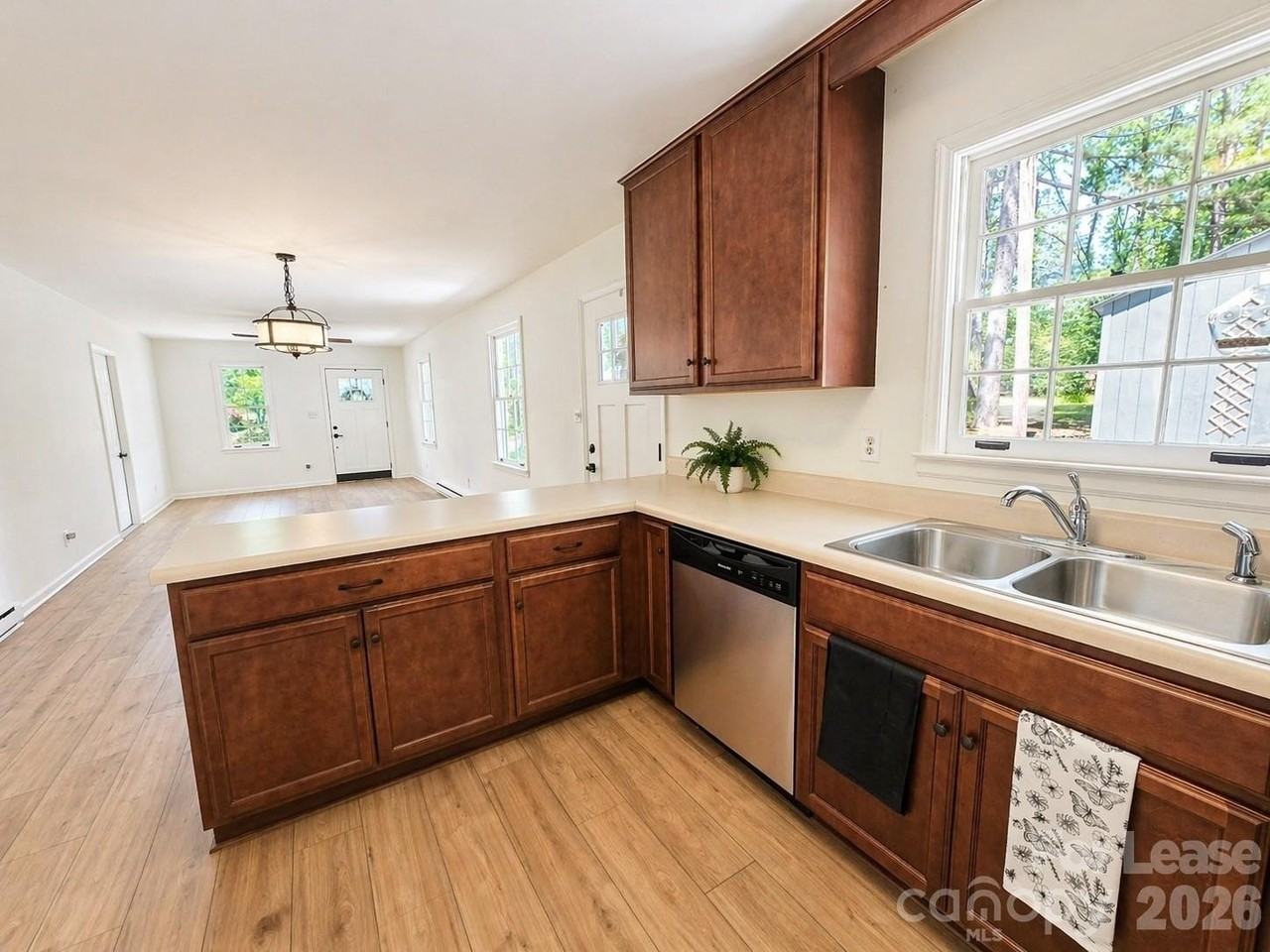 2736 Miranda Rd - Photo 3 of 12