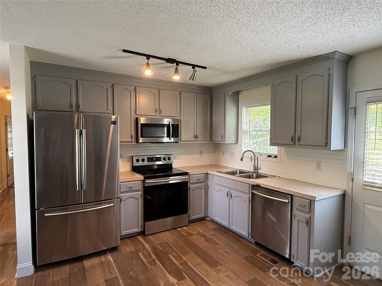 330 Ferrell Ave - Photo 2 of 14