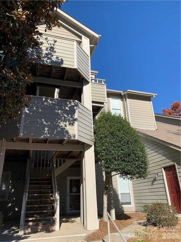 2519 Stockbridge Dr #B - Photo 2 of 23