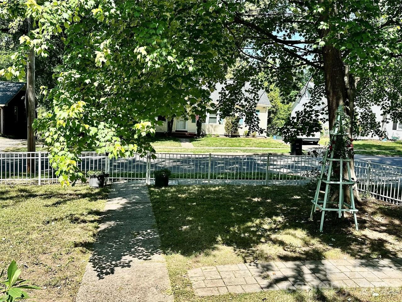 710 Neil St - Photo 2 of 28