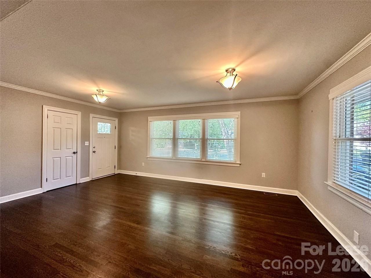 710 Neil St - Photo 4 of 28