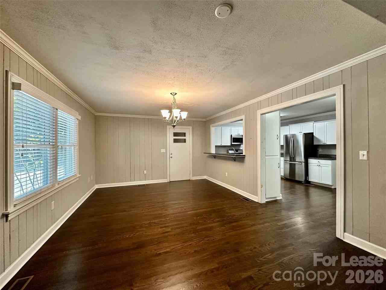 710 Neil St - Photo 7 of 28