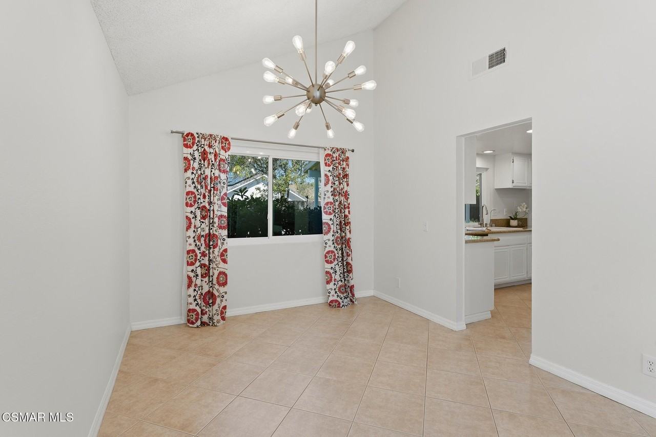 1239 Honeysuckle Ct - Photo 6 of 33