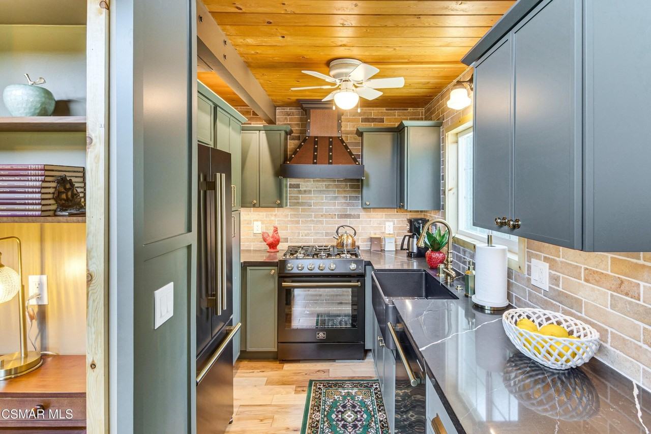 1467 Kathleen Dr - Photo 3 of 11