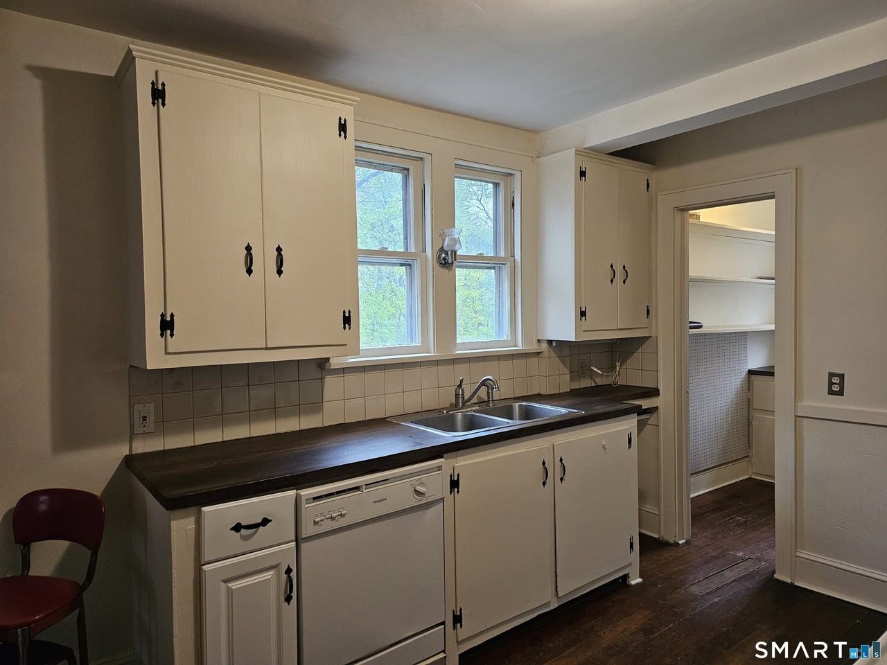 17 Pleasant St - Photo 5 of 9