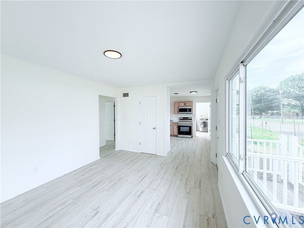 2706 Selden St - Photo 2 of 16