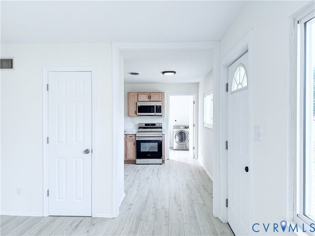 2706 Selden St - Photo 3 of 16