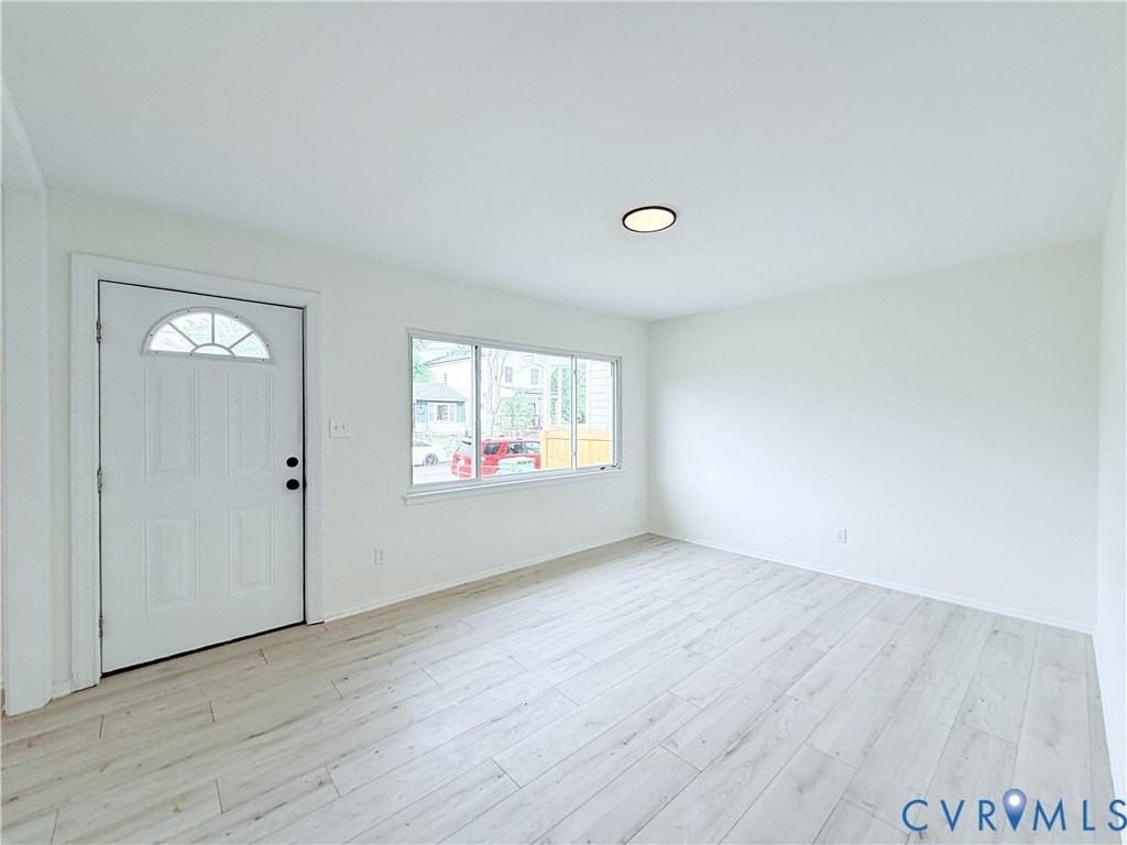 2706 Selden St - Photo 4 of 16