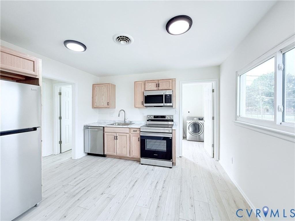 2706 Selden St - Photo 5 of 16