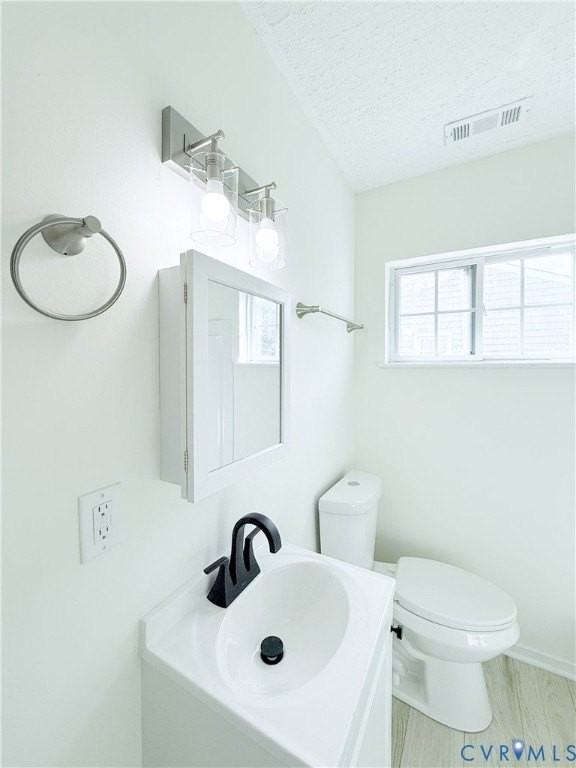 2706 Selden St - Photo 7 of 16