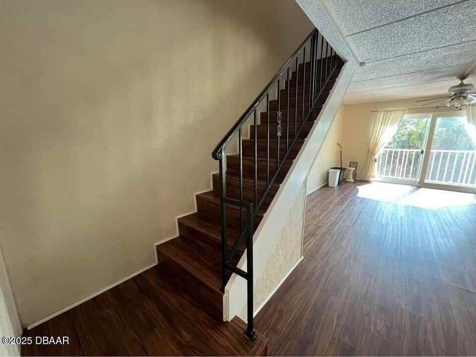 144 S Halifax Ave #8 - Photo 3 of 17
