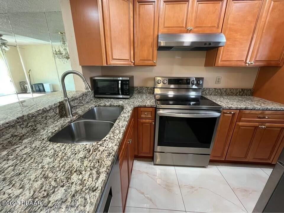 144 S Halifax Ave #8 - Photo 5 of 17