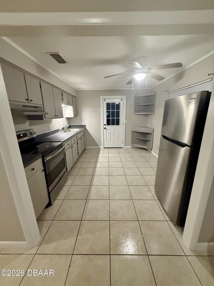 139 Highland Ave - Photo 3 of 9