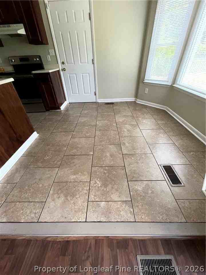 6717 Sandfield Ct - Photo 7 of 29