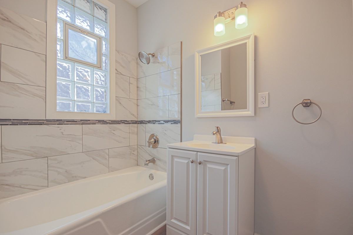 7432 S Maryland Ave #1 - Photo 4 of 7