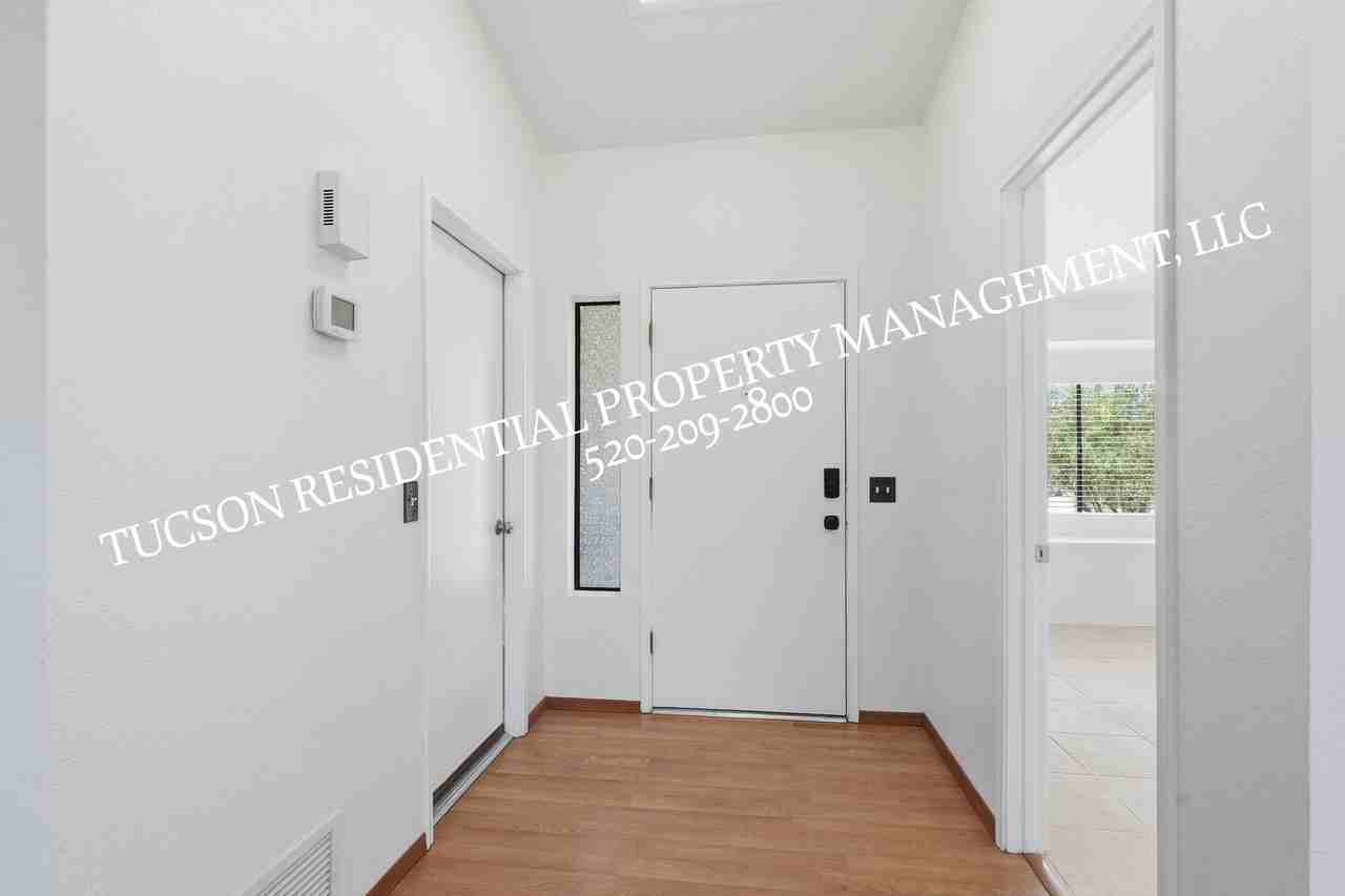 2531 W Glenbrook Way #1 - Photo 3 of 30