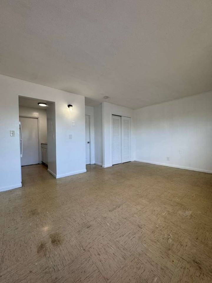 965 West 36th Street - Photo 2 of 8