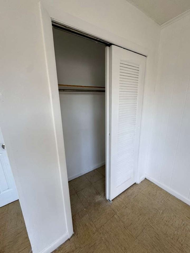 965 West 36th Street - Photo 4 of 8