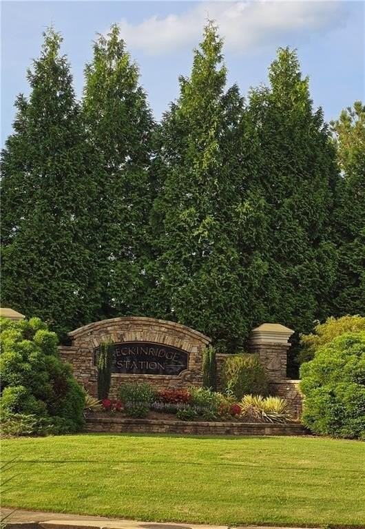 1934 Dilcrest Dr - Photo 3 of 32