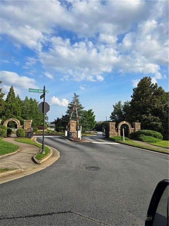 1934 Dilcrest Dr - Photo 4 of 32